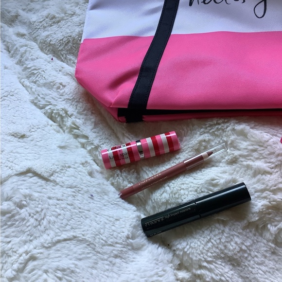 Clinique New Tote Bag, Makeup Bag, Mascara Lip Liner & Lipstick - Picture 4 of 11